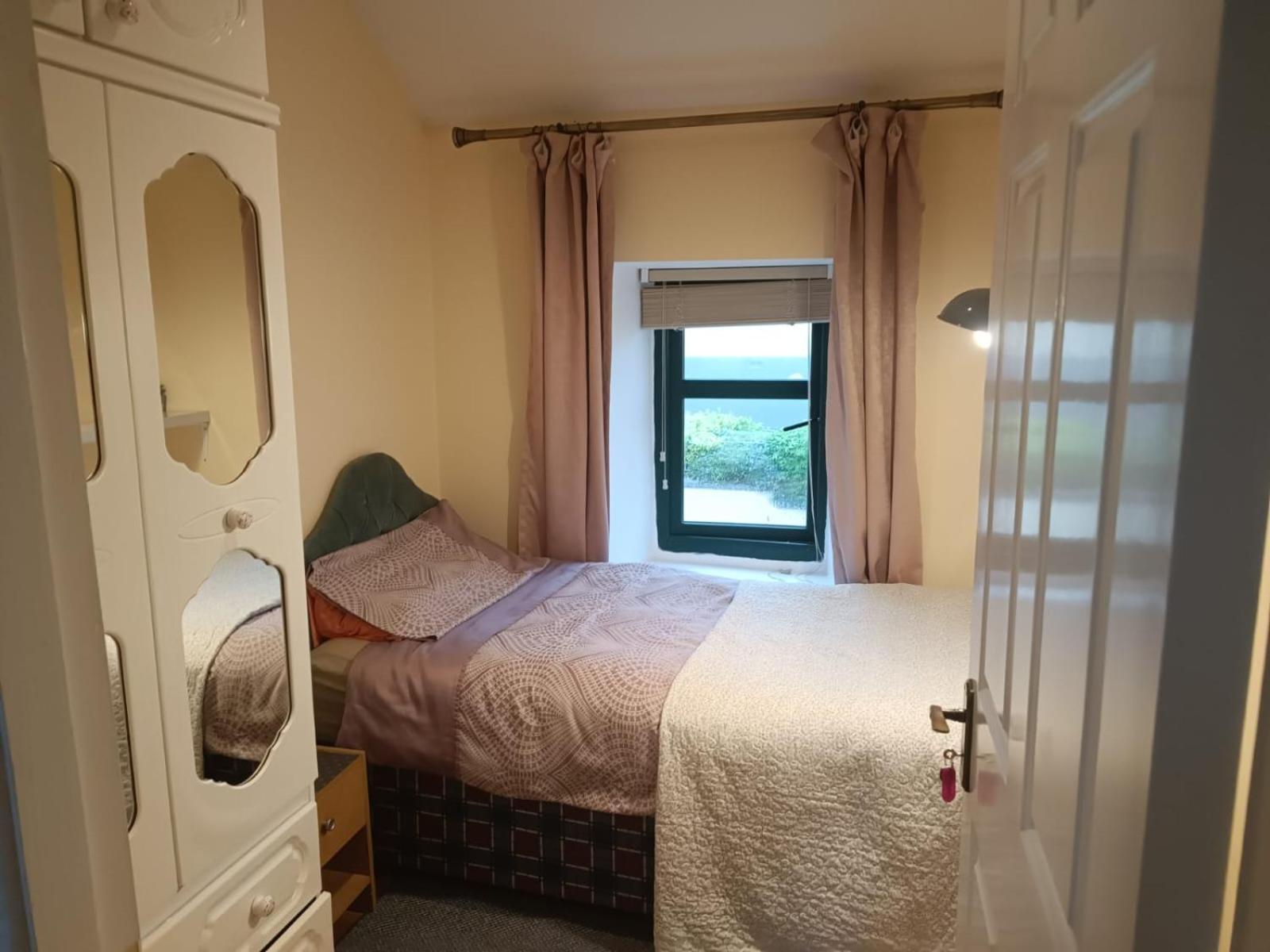 Bernie'S Place Castlebar Oda fotoğraf