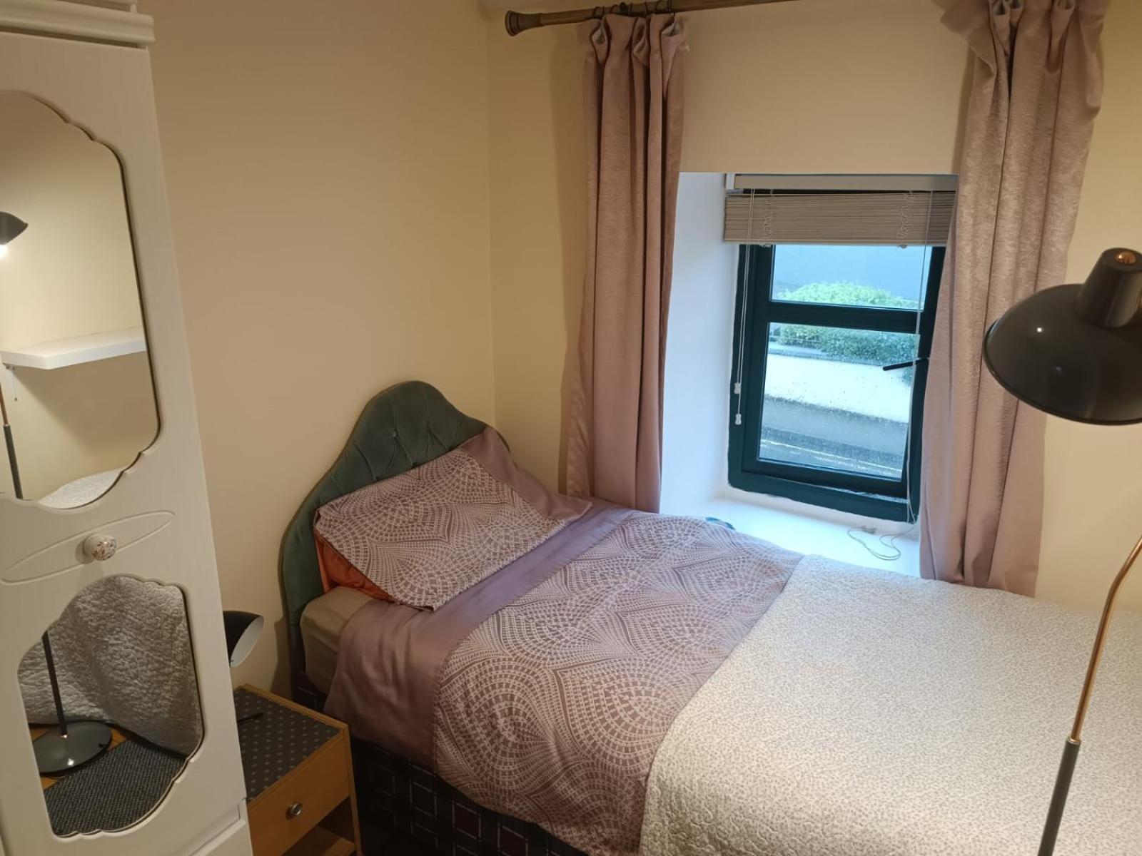 Bernie'S Place Castlebar Oda fotoğraf